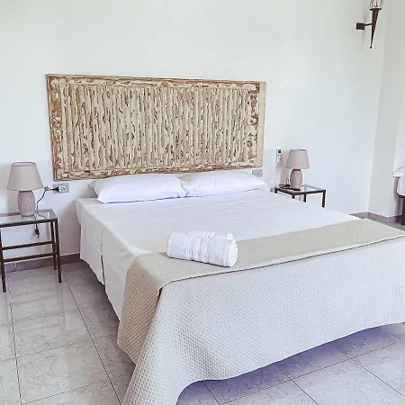 Cortellenica B&B 우겐토